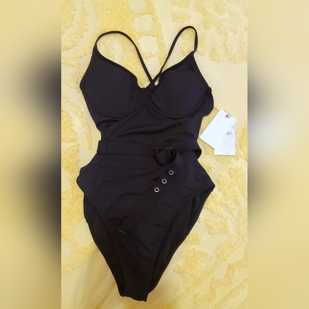 NWT Classic Black Belted Swimsuit Underwire Soft Removable Pads Size 2 (M) - Picture 2 of 7